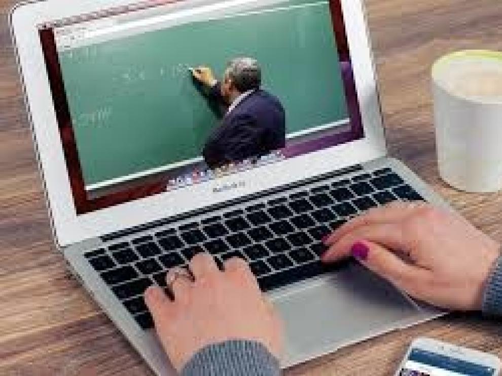 Los cursos online para el comercio se despiden con la venta a través de Facebook e Instagram