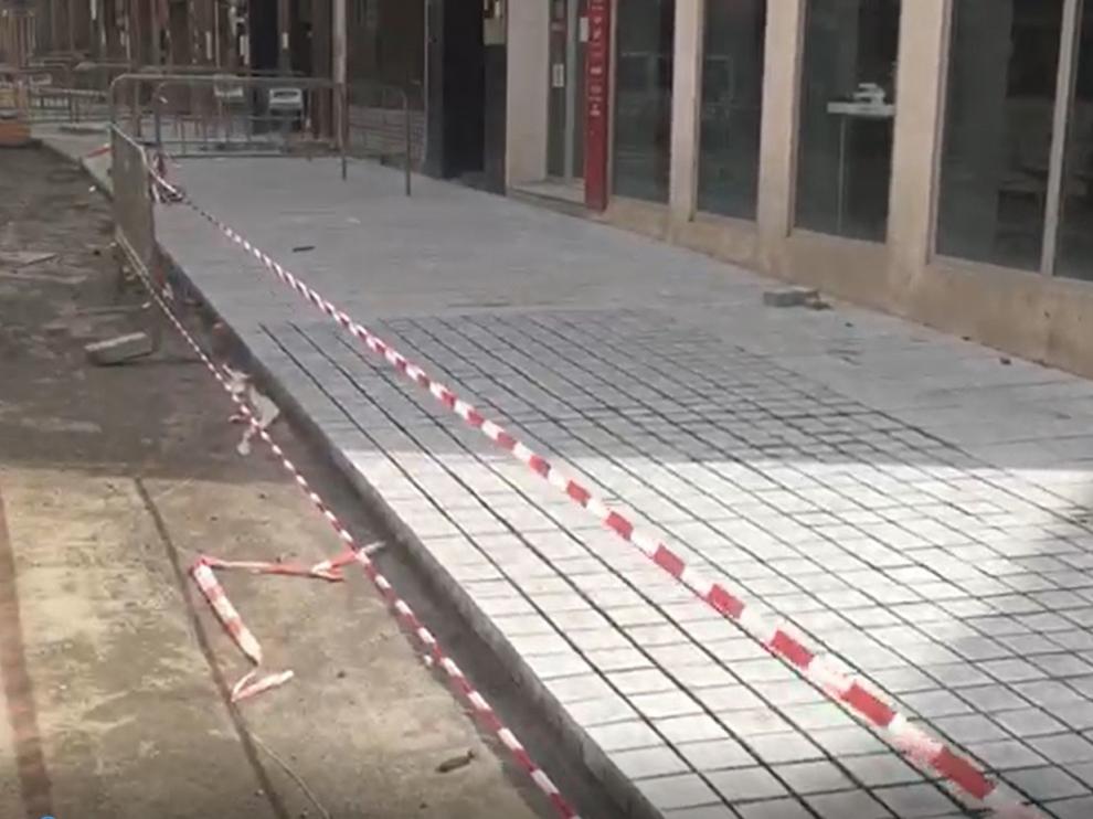 El Coso Bajo de Huesca empieza a lucir sus nuevas aceras
