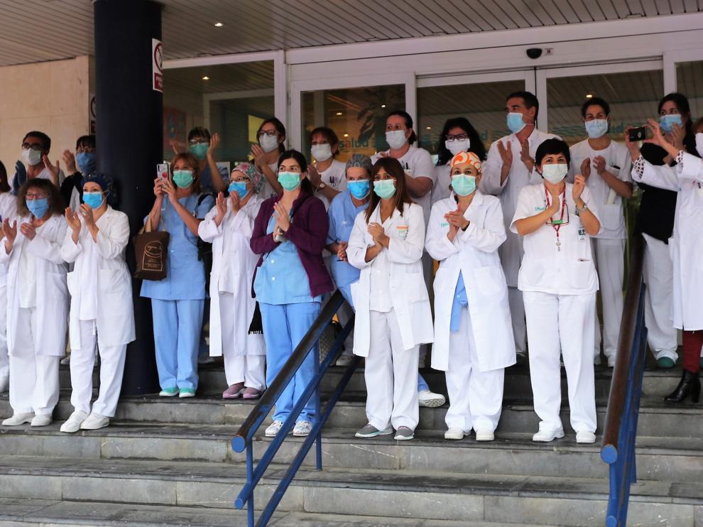 Los sanitarios engrosan el 16 % de los contagiados y siguen reclamando EPI