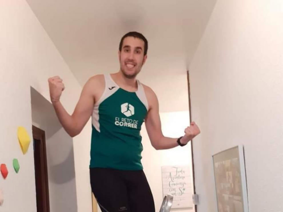 Lordán recibe un dorsal de CA Barbastro por "llegar" al Aneto