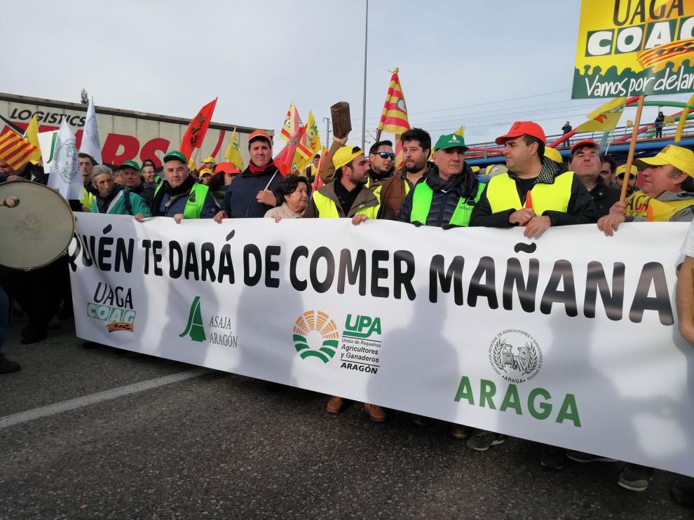 Laborando en el medio rural para colocar los alimentos sobre nuestras mesas