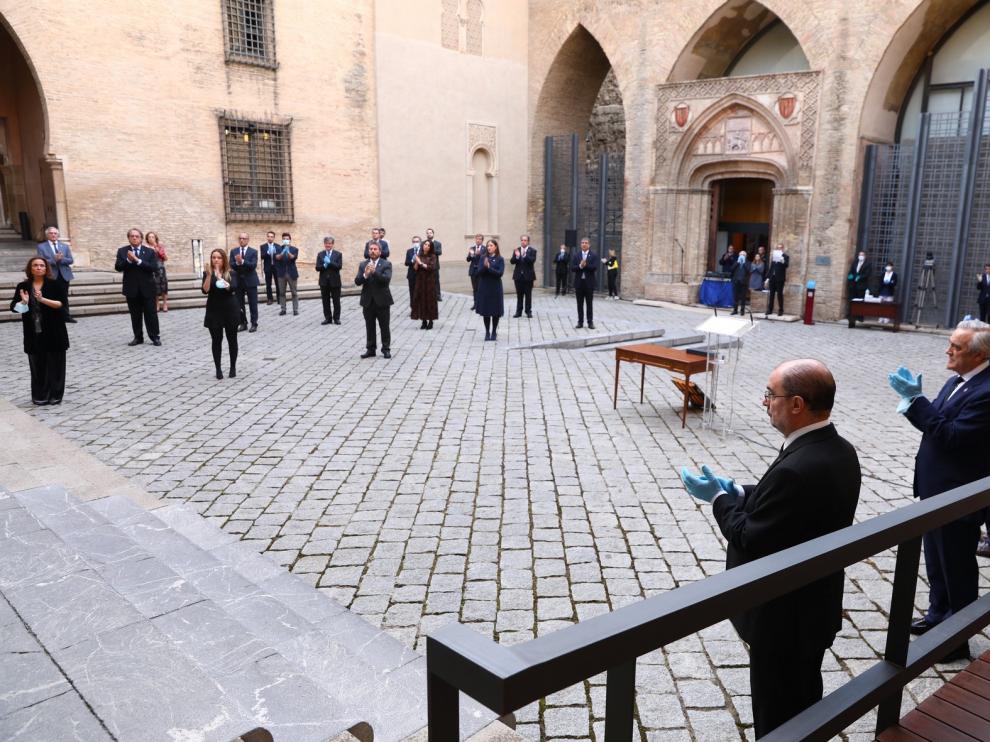 La sobriedad marca la celebración del Día de Aragón, dedicado a las víctimas de la pandemia y a los profesionales que nos cuidan