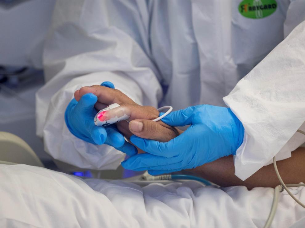 Los fallecidos diarios por coronavirus en España suben ligeramente hasta los 378
