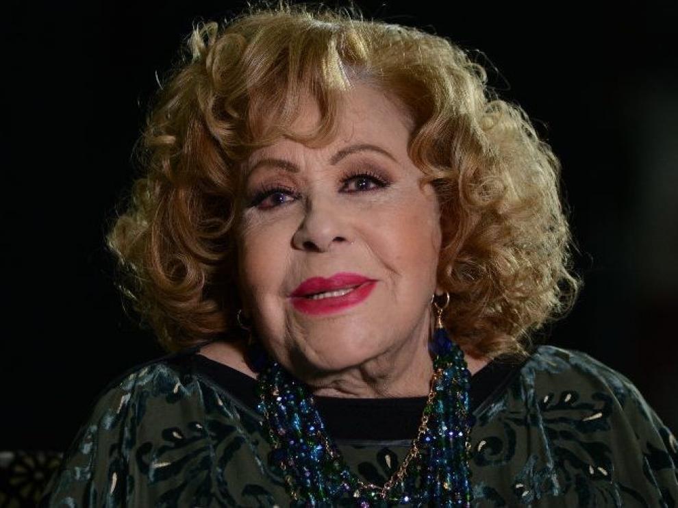 Silvia Pinal se recupera tras una cirugía por fractura de cadera