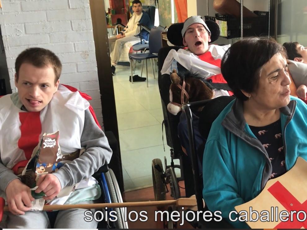 CAPÍTULO 25 San Jorge, libros, rosas y algo más