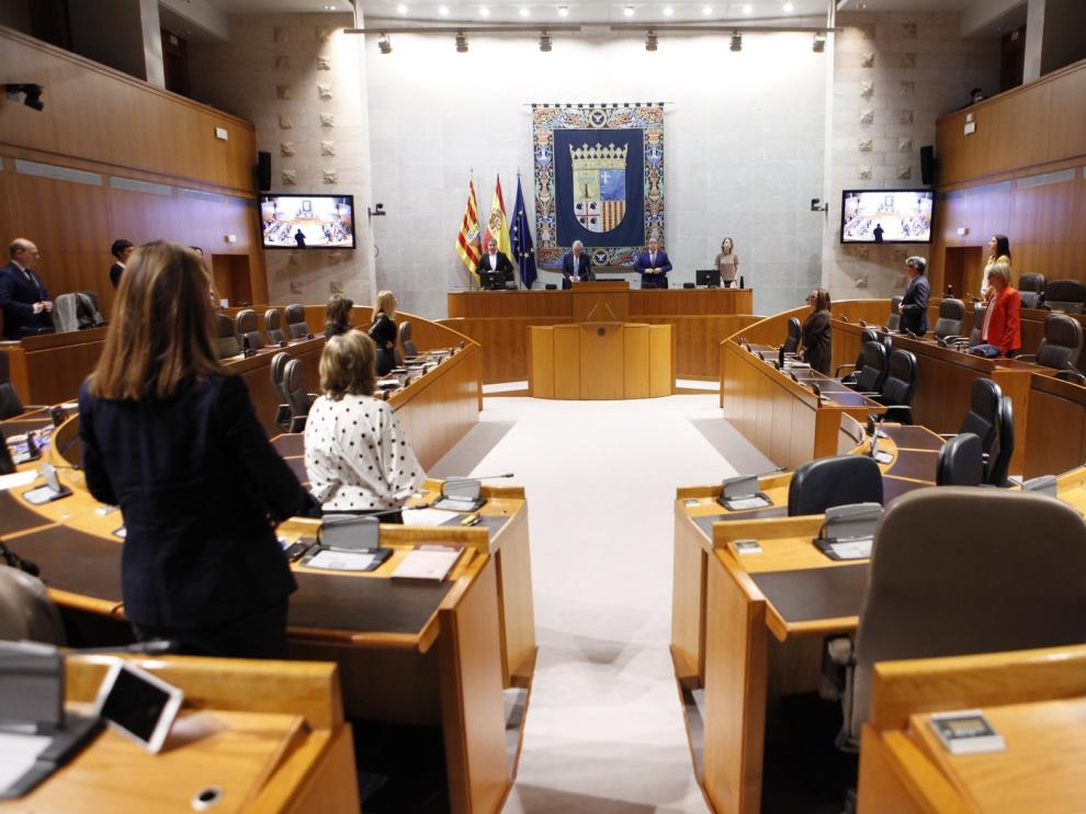 Las Cortes piden un plan para eliminar la brecha digital en la escuela
