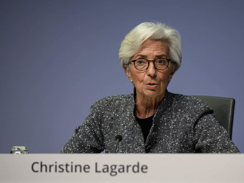 Lagarde prevé una contracción en la eurozona de hasta un 12 %