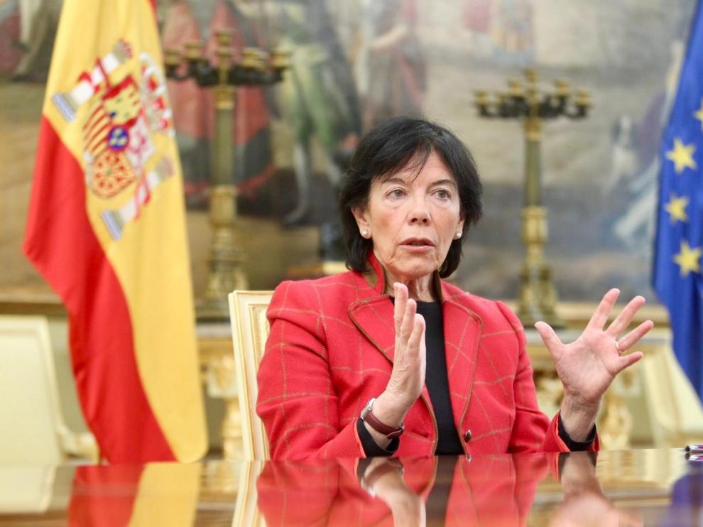 Isabel Celaá: "Si no hay vacuna, los colegios tendrán la mitad de alumnado en las aulas"