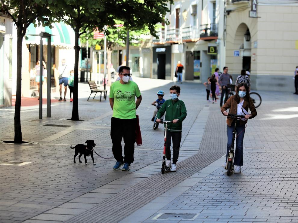 Las calles de Huesca, más tranquilas en el segundo día de salidas