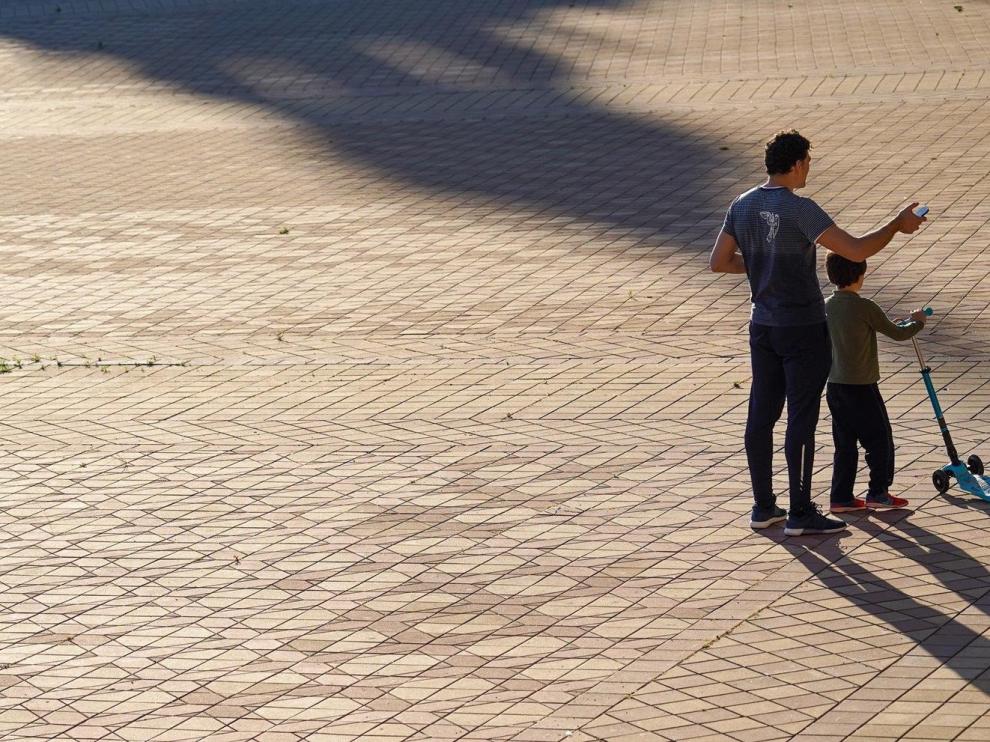 El Gobierno estudiará si hace falta ajustar el horario de salida de los niños ante las altas temperaturas