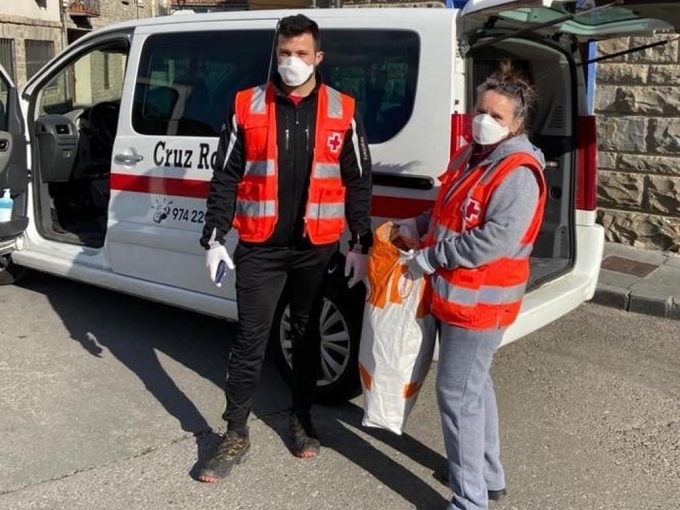 Voluntarios de Cruz Roja acompañarán en sus paseos dos veces a la semana a mayores de 70 años y dependientes que lo necesiten