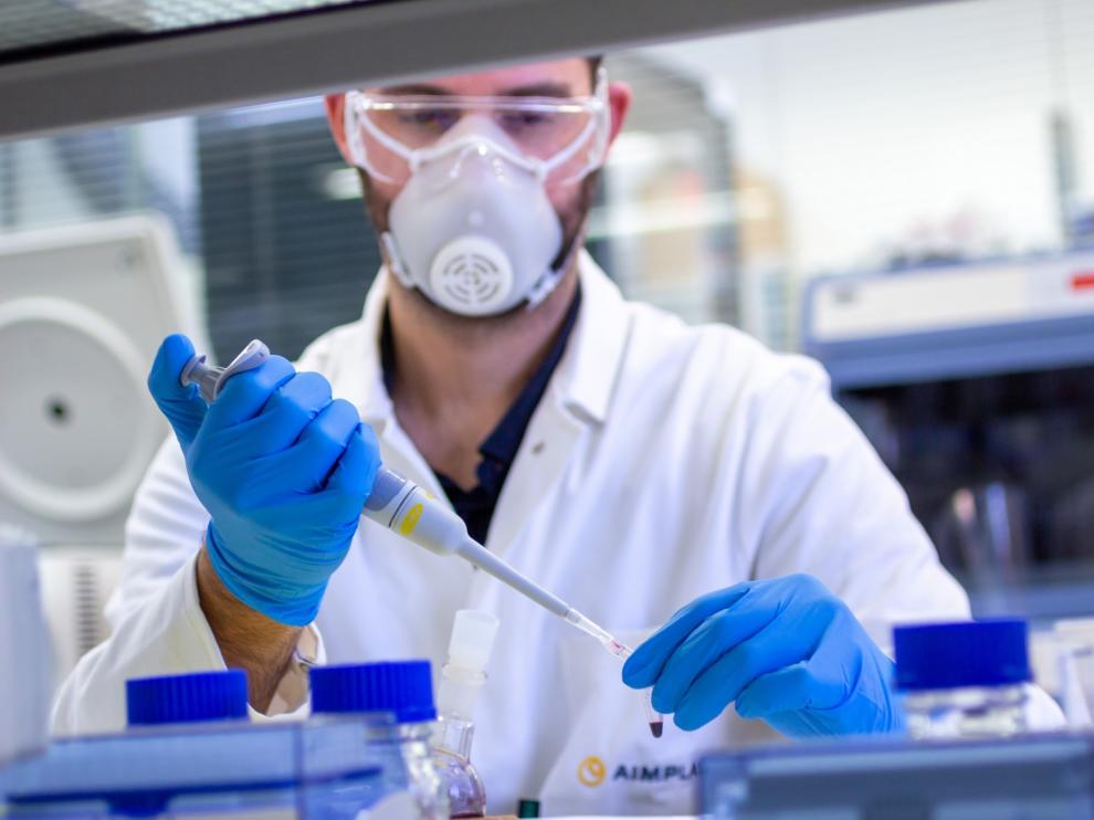 El número de muertos diarios por coronavirus repunta en España a 244 pero los contagios bajan a 685