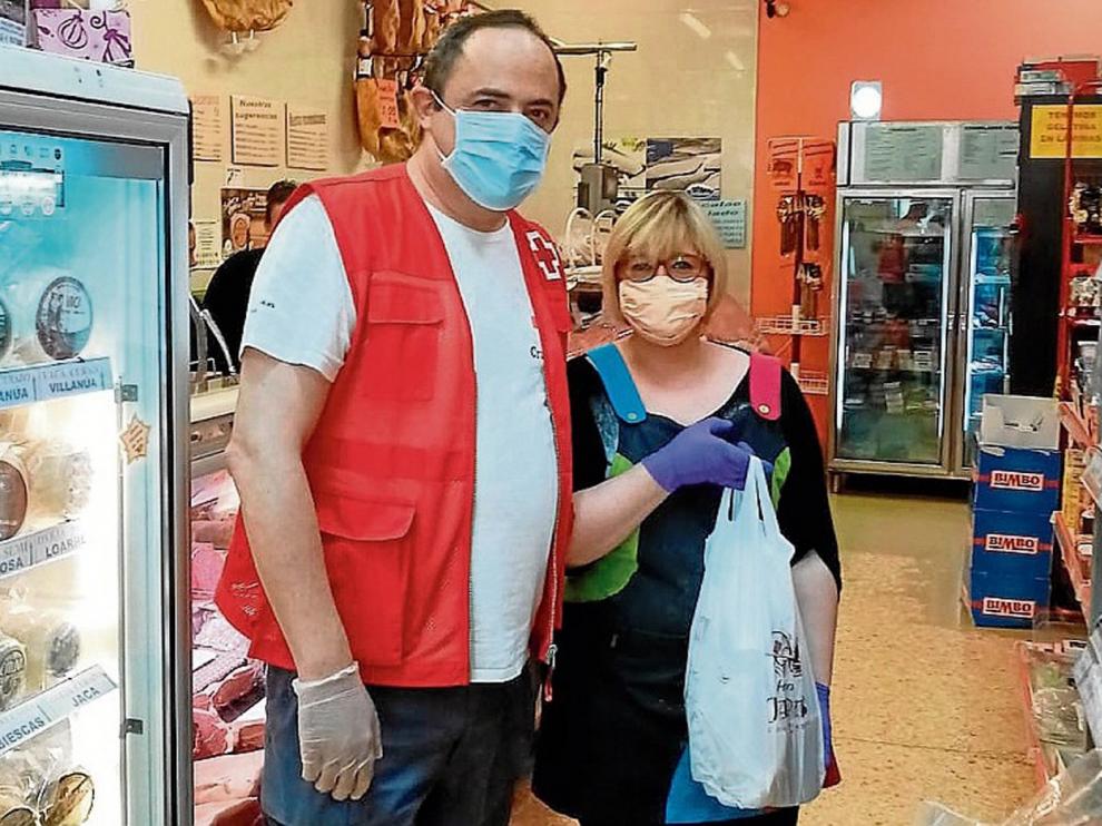 Cruz Roja reparte "dulces" desayunos en Jaca
