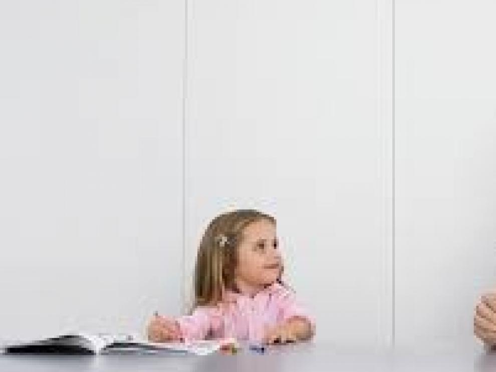 El Gobierno buscará con las comunidades una solución para los padres que vuelven a trabajar