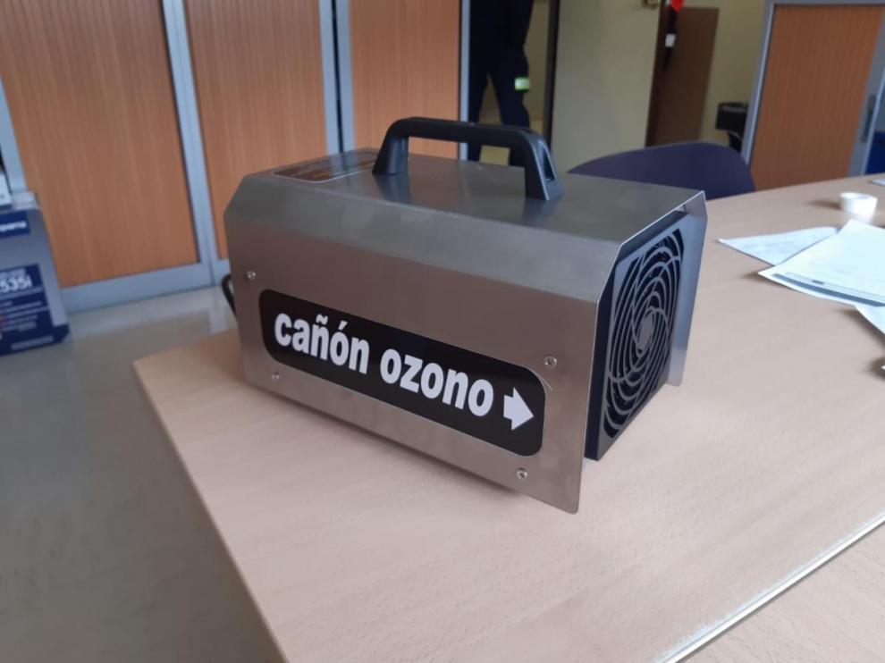 Un ozonizador y un armario para desinfectar, la apuesta de una tienda pequeña