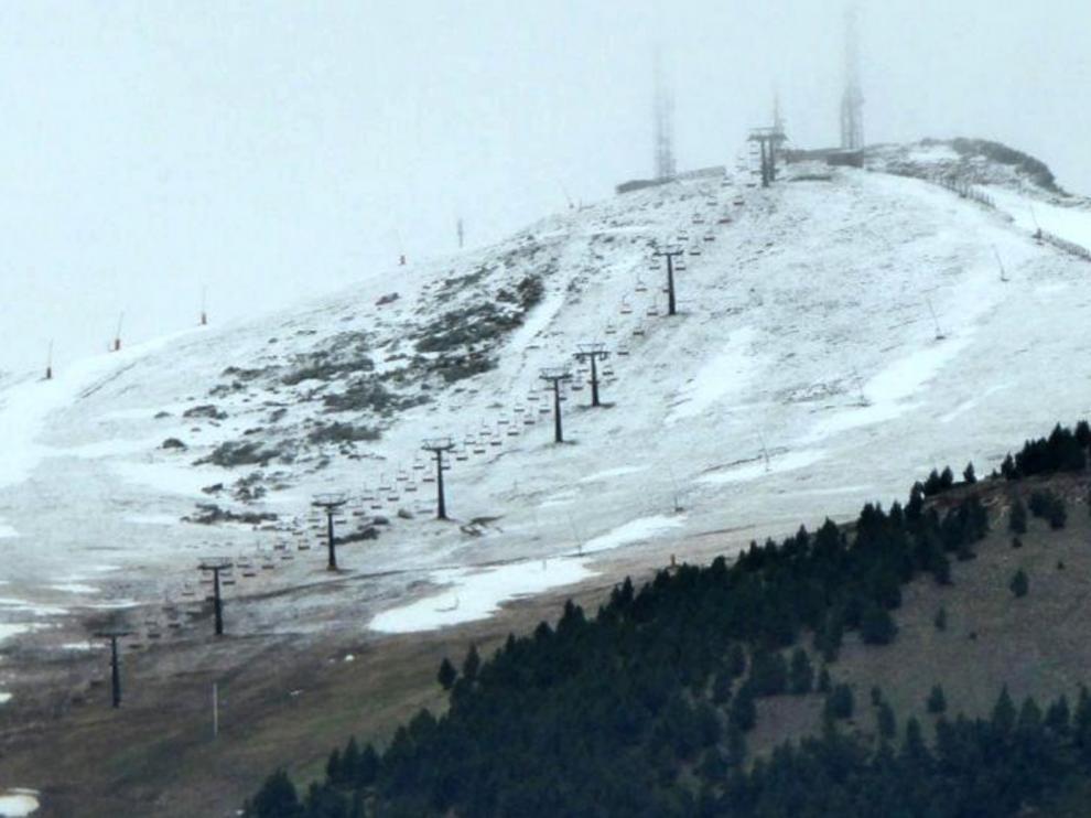 Cerler marca la segunda temperatura mínima de España con 0,9ºC