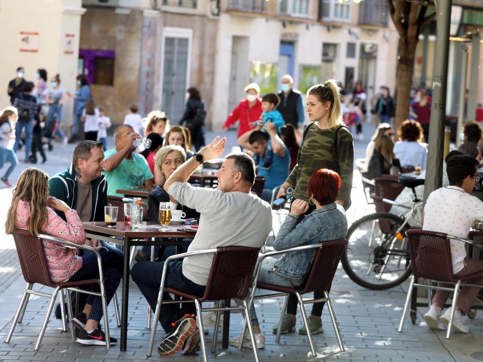 Ayuntamiento de Huesca y Asociación de Hostelería acuerdan limitar el horario de las terrazas hasta las 11 de la noche
