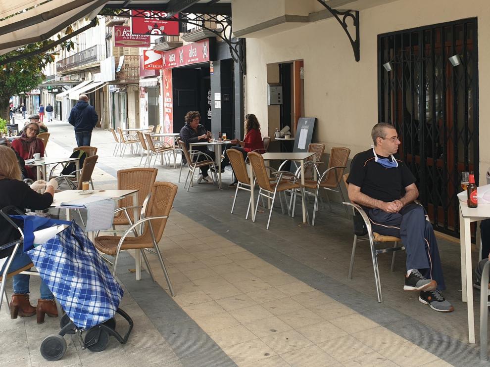 La apertura de la inmensa mayoría del comercio local anima calles y plazas de la provincia