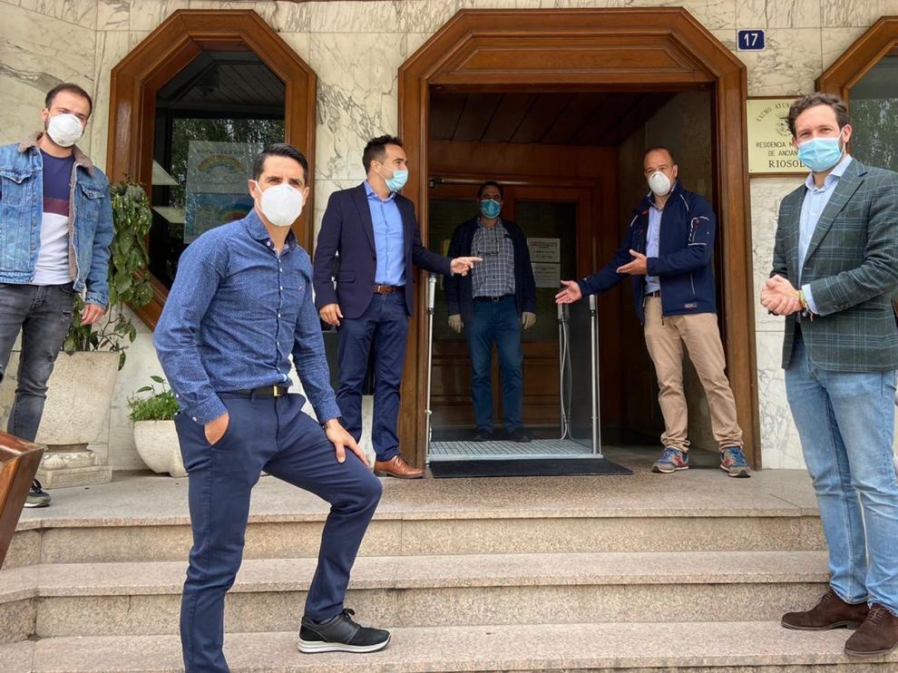 La residencia Riosol de Monzón cuenta desde este lunes con una pasarela de desinfección