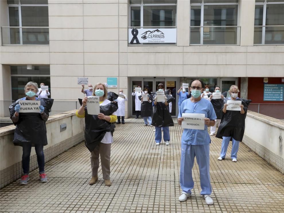 La consejera de Sanidad, Pilar Ventura, dimite tras decir que era un "estímulo" para los sanitarios hacerse sus propios epis