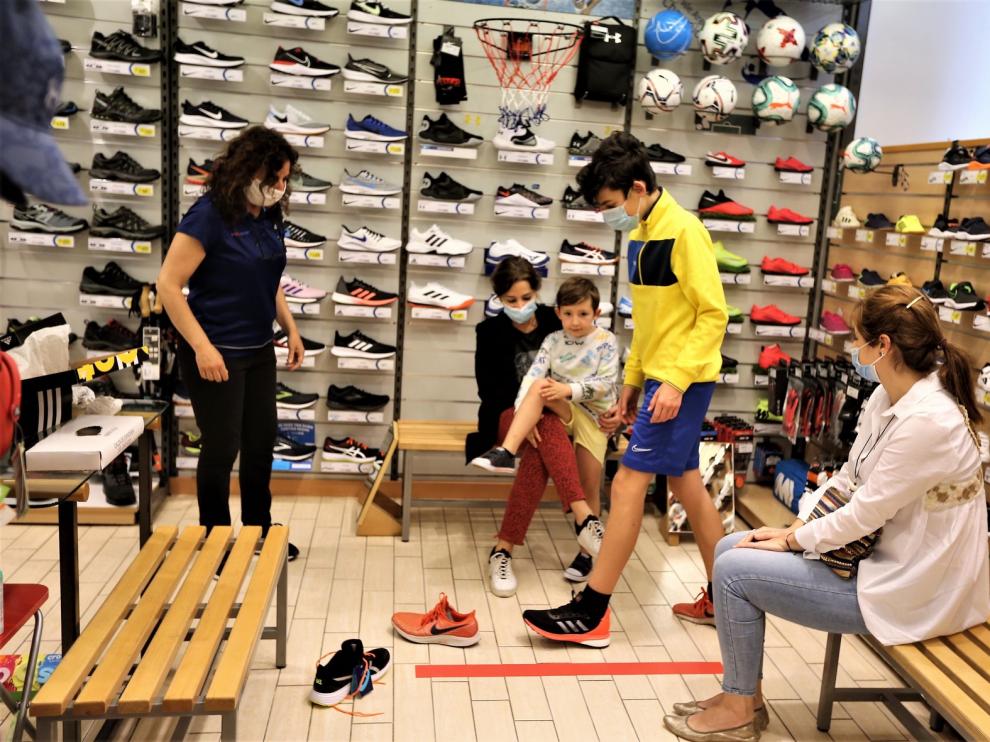 Buenas sensaciones entre el comercio textil en los primeros días de apertura