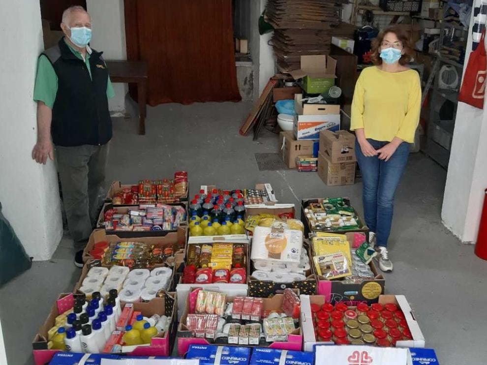 La Biblioteca de Graus dona a Cáritas alimentos y productos de higiene