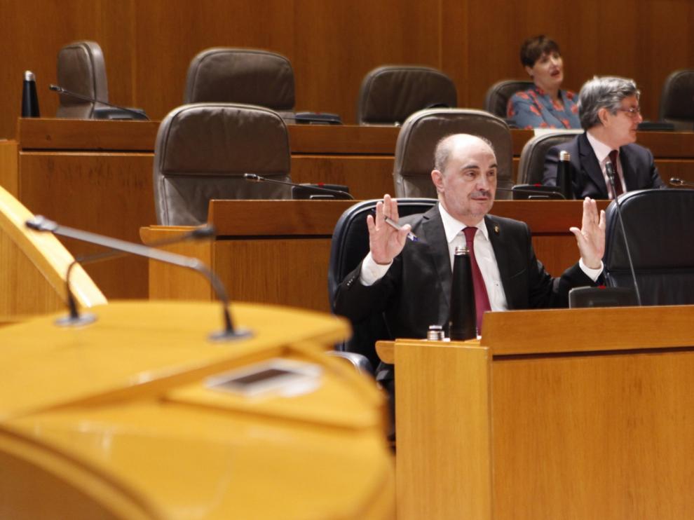 Lambán reprocha al PP su "gatillo" para pedir ceses cuando no los practica