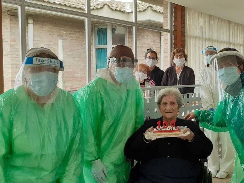 Concha Buisán celebra 100 años en la residencia de Sariñena