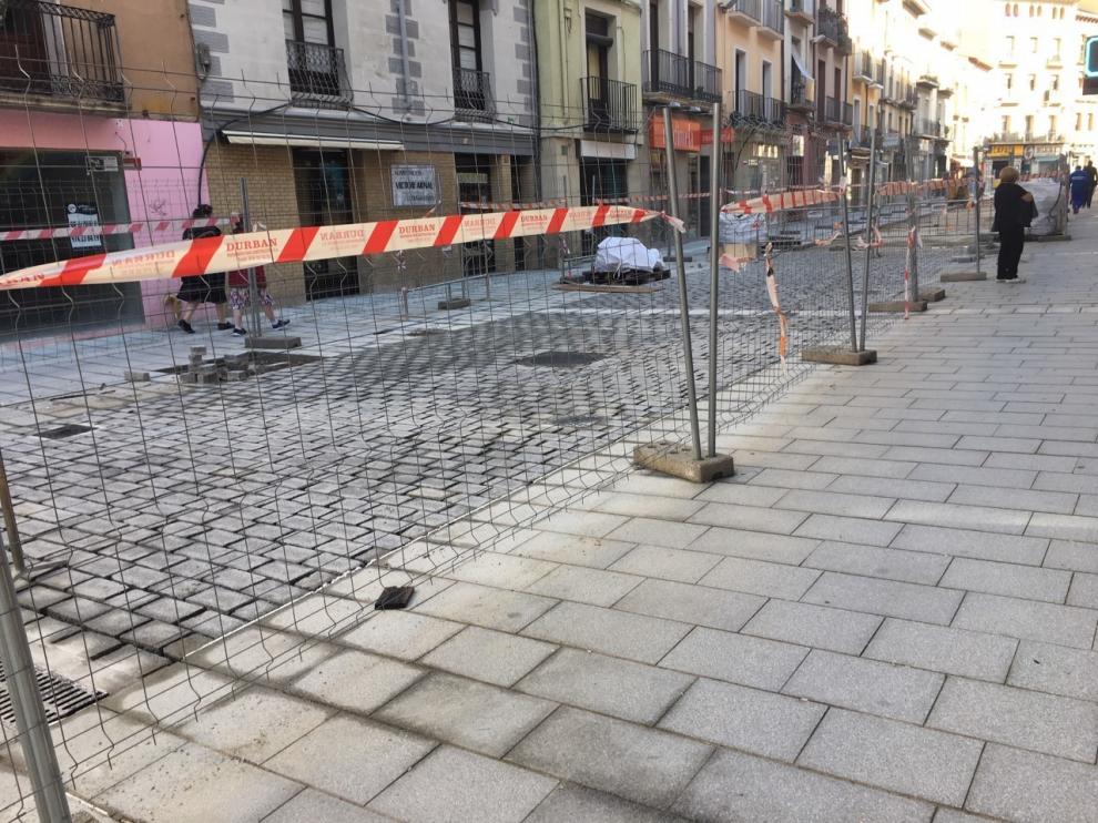 El tramo del Coso Bajo oscense en reurbanización toma forma