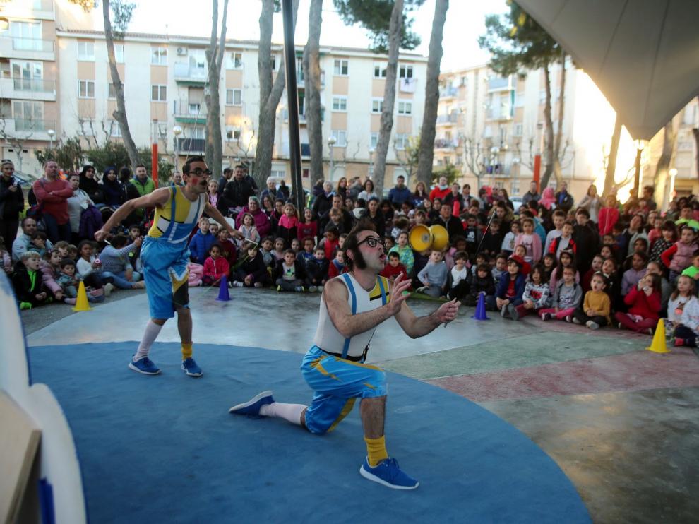 "Autocirco" y autocine, disfrutar las artes escénicas en la intimidad segura del coche