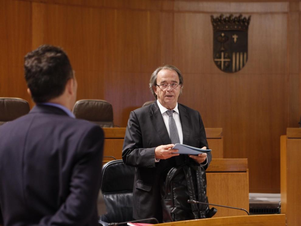 Las Cortes instan a que el BEI financie a empresas aragonesas