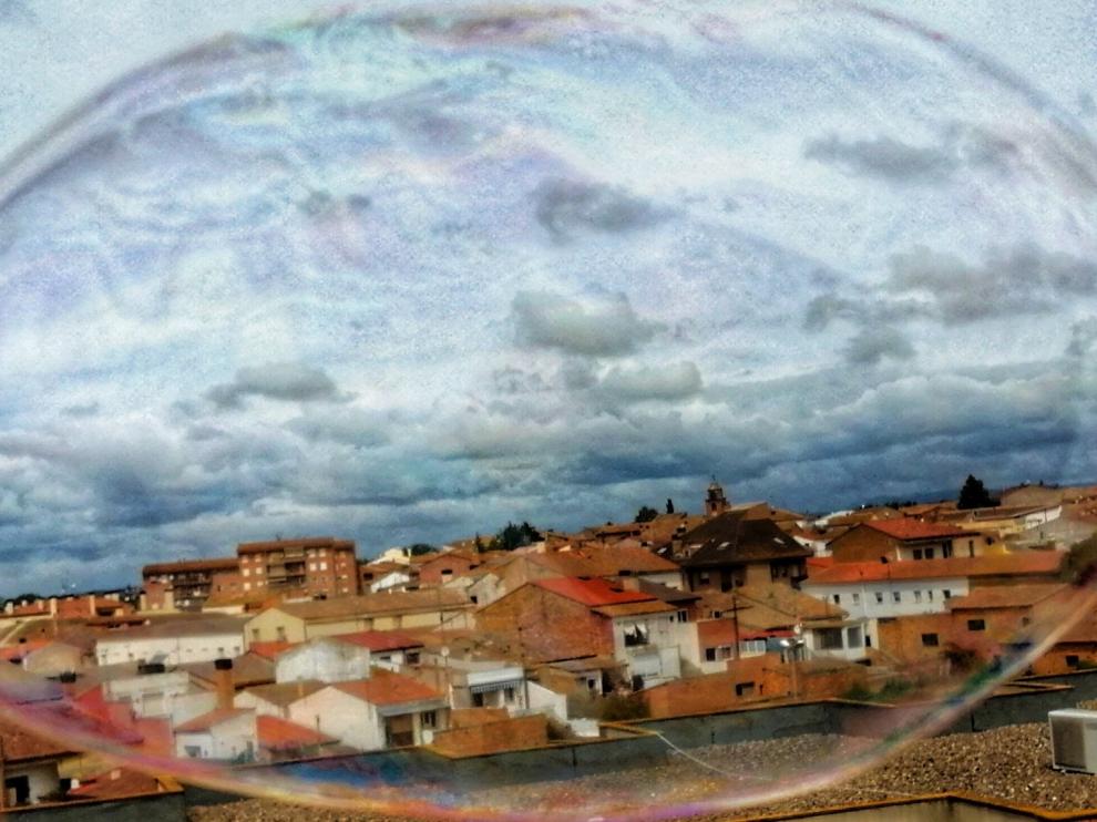 "Solidaridad" y "El pueblo en una burbuja", mejores fotos desde las ventanas