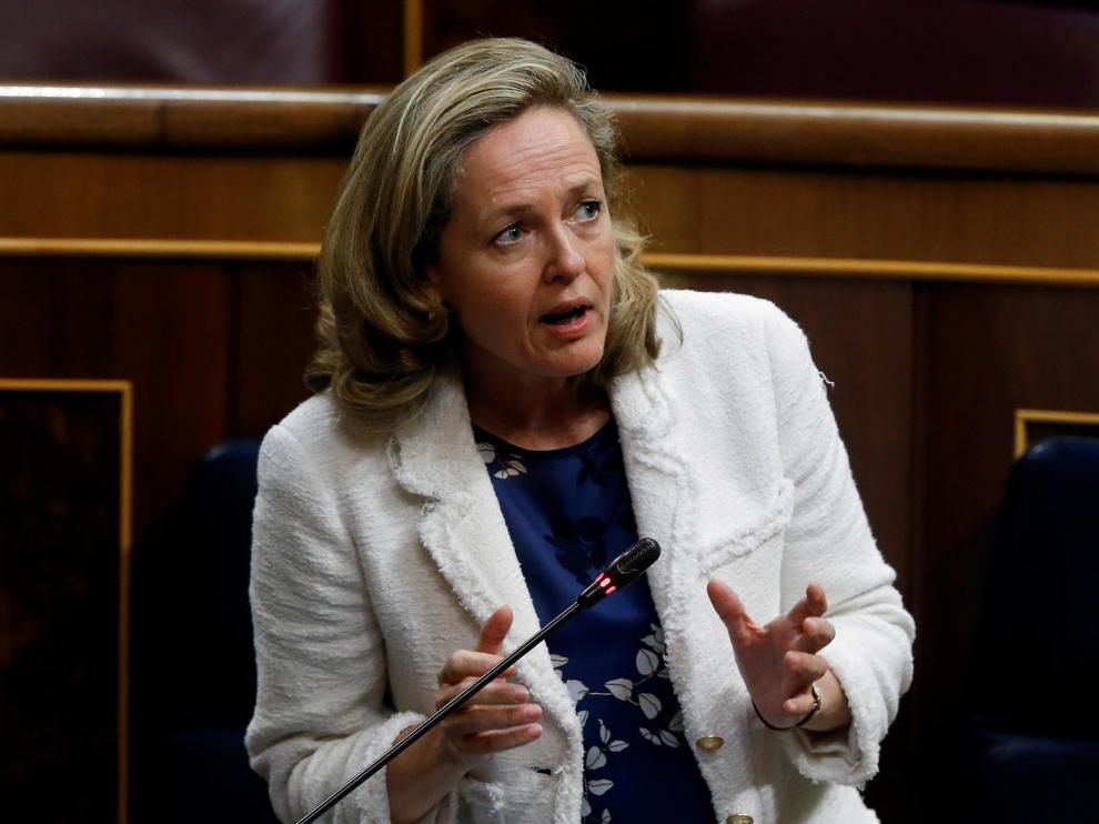Calviño asume la deuda para afrontar la crisis como un lastre