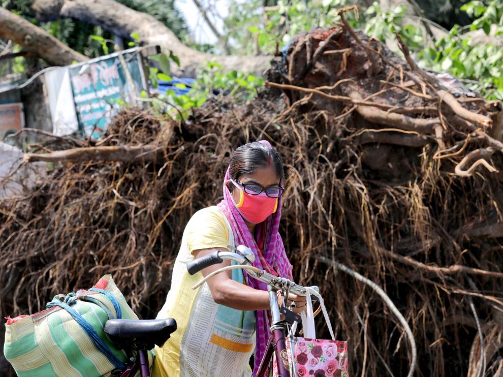 El ciclón 'Amphan' deja un cenentar de muertos y graves daños en el noreste de India y en Bangladesh
