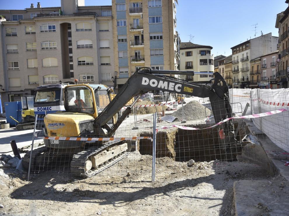 Las excavaciones de Santo Domingo destapan varias tumbas y un sillar