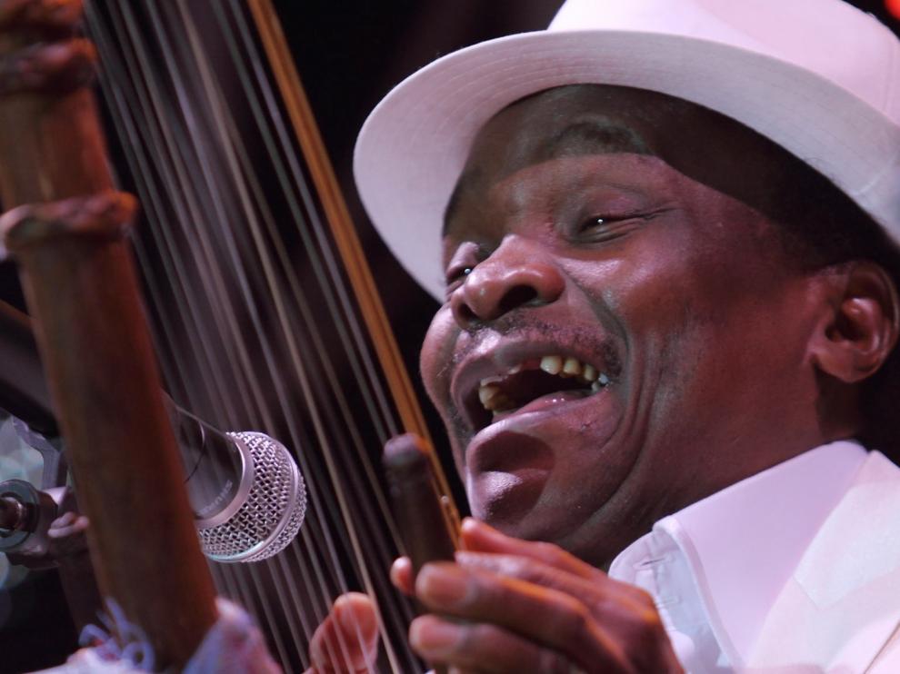 Fallece Mory Kanté, el cantante guineano conocido como el "griot eléctrico"