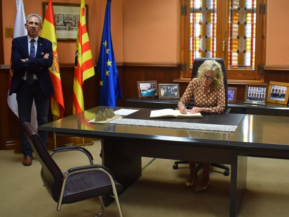 La nueva subdelegada del Gobierno se reúne con los representantes de Ceos