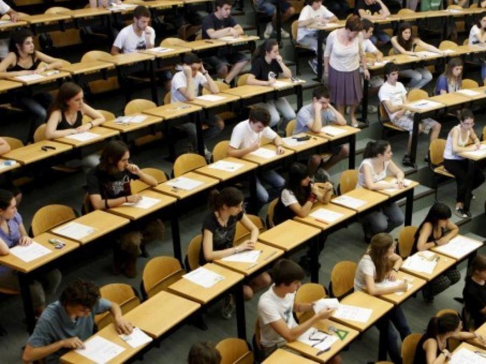 La DGA propone una rebaja en las tasas de la matrícula universitaria