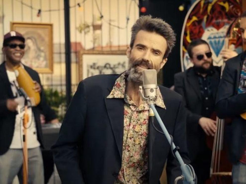 Jarabe de Palo regresa con el videoclip de "Eso que tú me das"