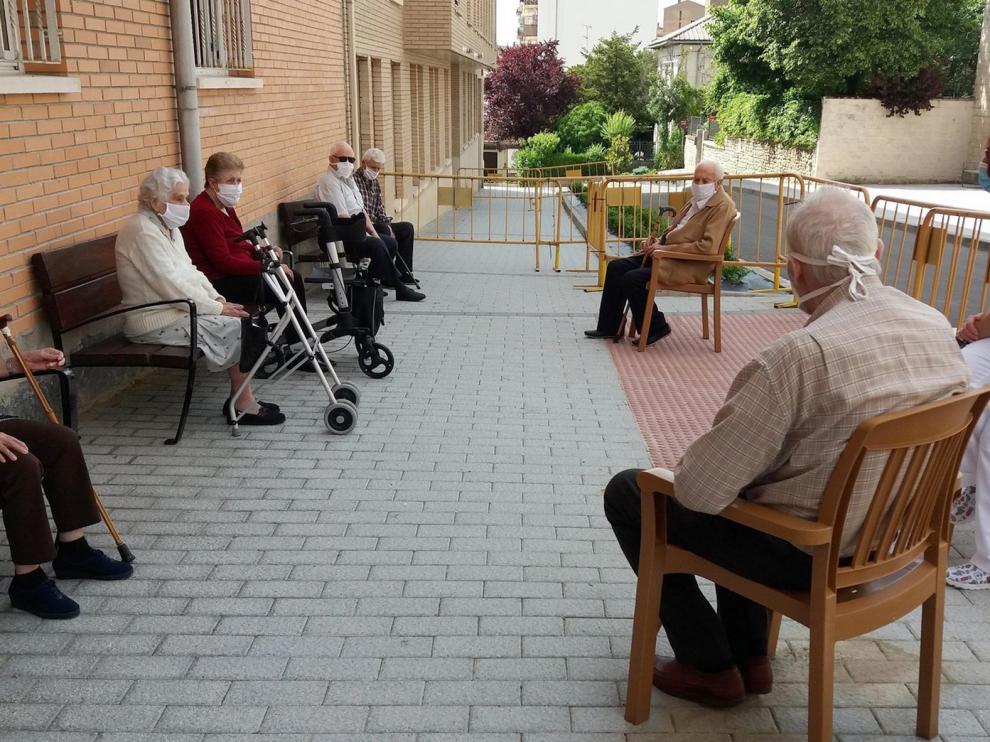 Habilitan una nueva zona de paseo en la residencia Valles Altos de Sabiñánigo