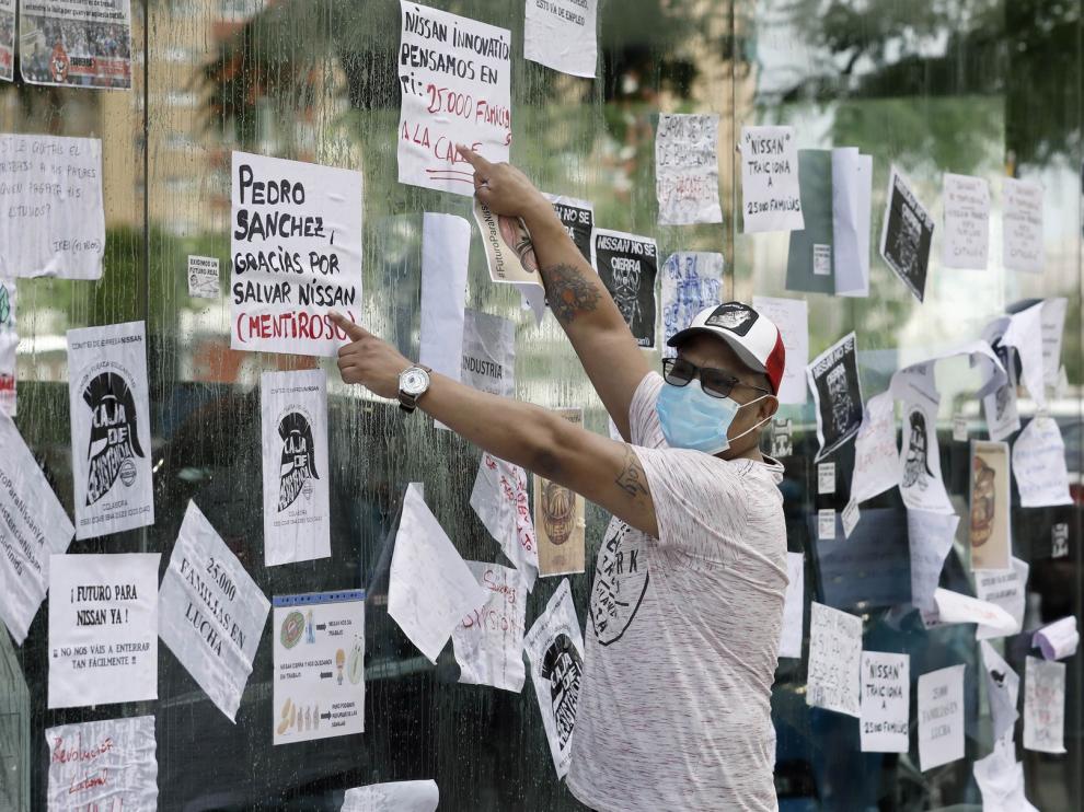 Nissan une a Gobierno y Generalitat y el comité se aferra al empleo