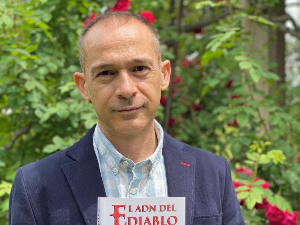 Santiago Morata: "Fueron médicos quienes me dieron la idea para la novela"