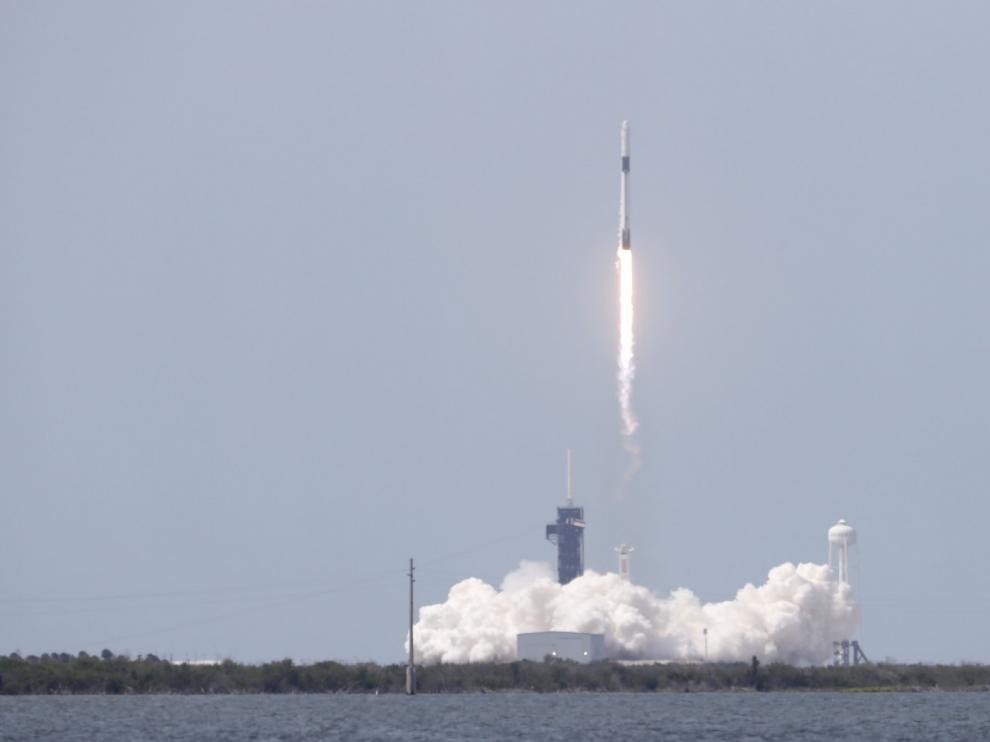 Despega el primer vuelo espacial tripulado de EE.UU. en nueve años