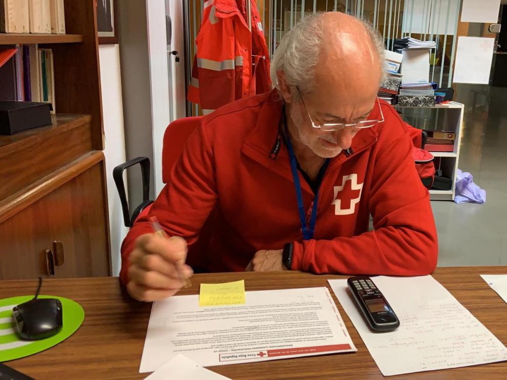Julio Peinado, voluntario de Cruz Roja Monzón: "Sobre todo es sentirte realizado al hacer cosas por los demás"