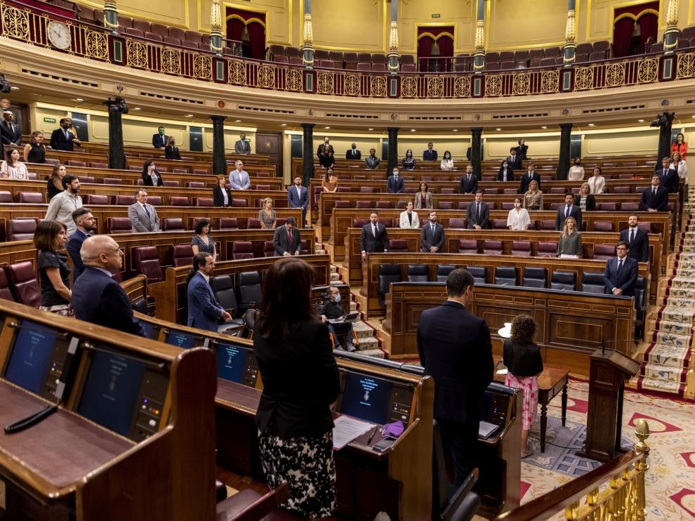 Sánchez reclama "decir no al veneno del odio" y aparcar la crispación y proclama un "viva" por el 8M