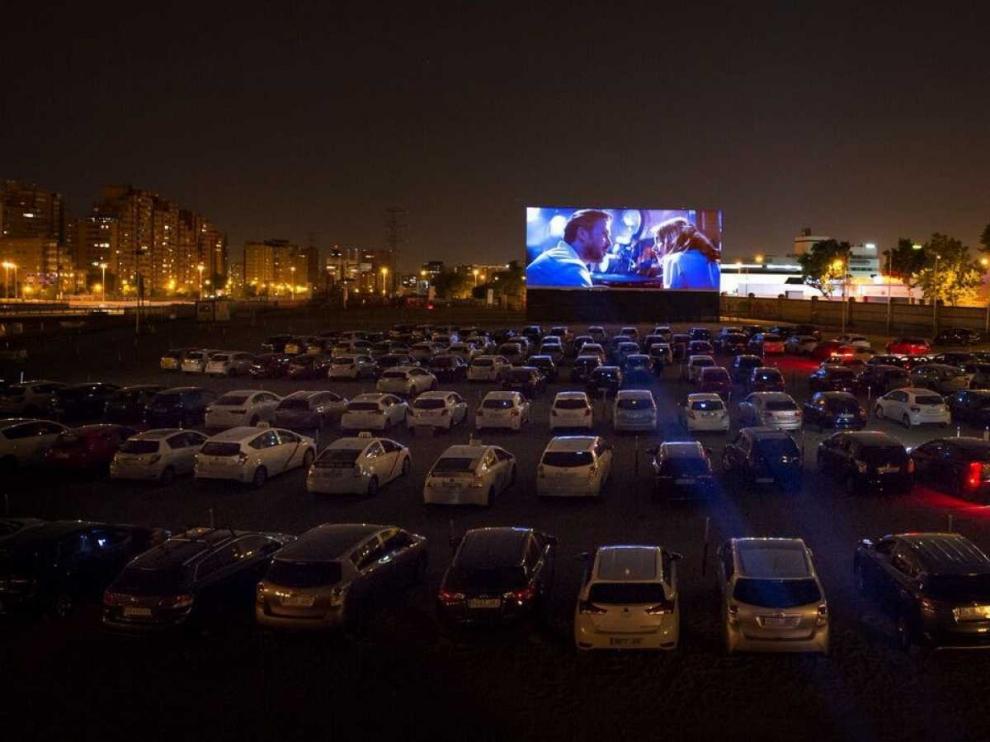 Autocines y "streaming" de pago la "nueva normalidad" de la música en vivo