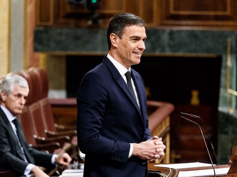 Pedro Sánchez saca adelante la última prórroga en un Congreso bronco y polarizado