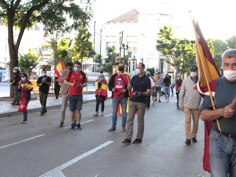 Nueva cacerolada y paseo por la dimisión del Gobierno en Huesca