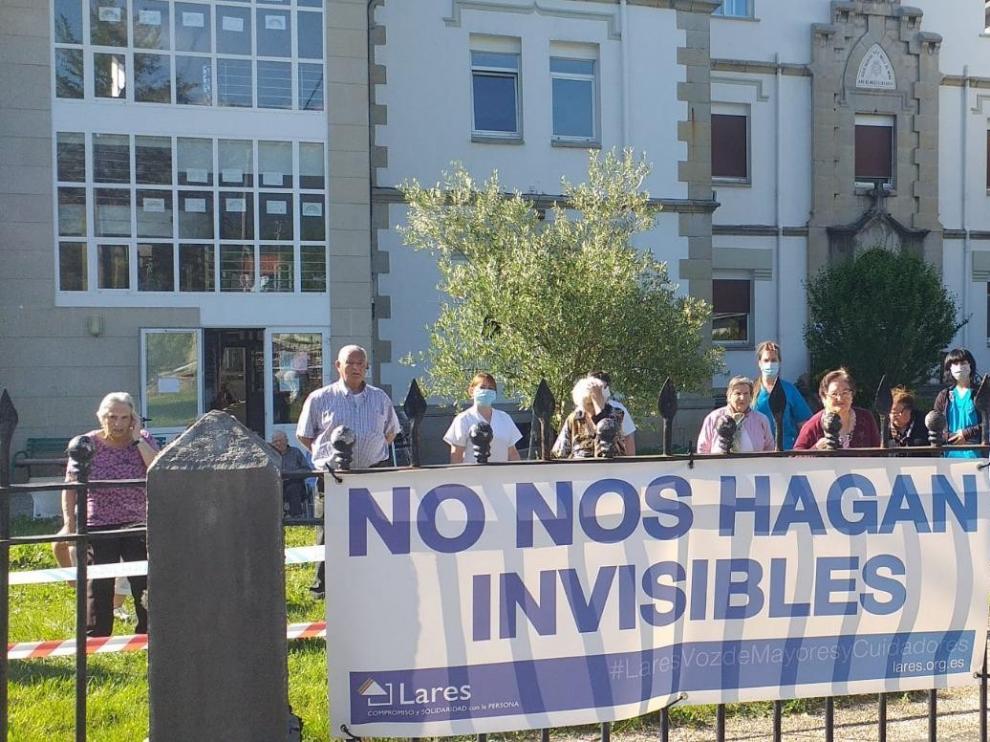 Lares solicita voz en la comisión de reconstrucción