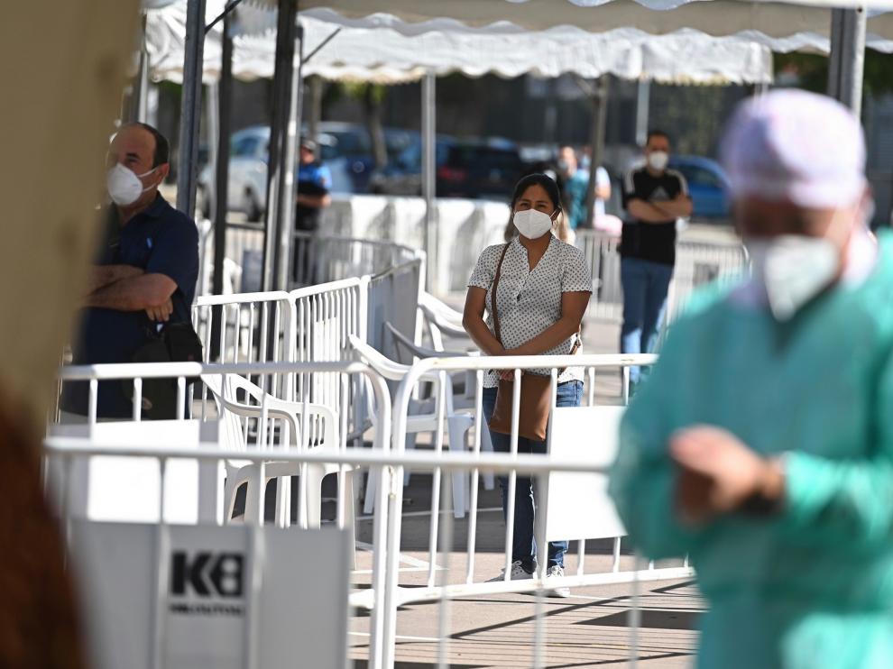 Sanidad notifica 10.799 nuevos casos en el conjunto de España, 3.125 en 24 horas, y 241 fallecidos más